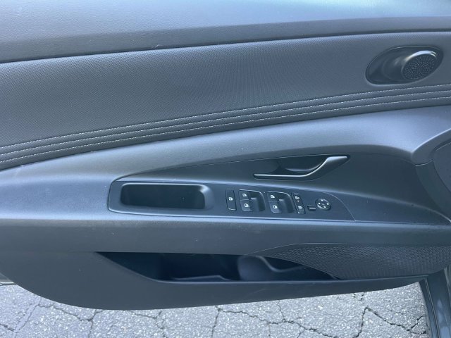 Used 2025 Hyundai Elantra Sport FWD image 18