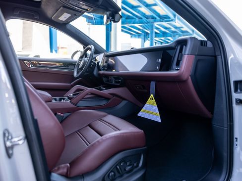 New 2026 Porsche Cayenne GTS AWD/4WD image 62