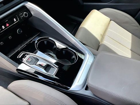 Used 2025 Audi Q5 Premium Plus w/ Premium Plus AWD/4WD image 17