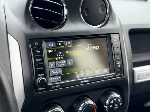 Used 2014 Jeep Compass Latitude AWD/4WD image 11