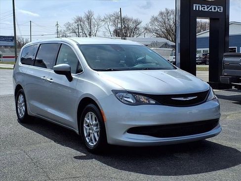 Used 2023 Chrysler Voyager LX image 2