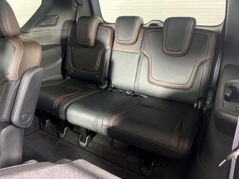 New 2025 Nissan Armada SL w/ Captain's Chari Seat Package AWD/4WD image 11