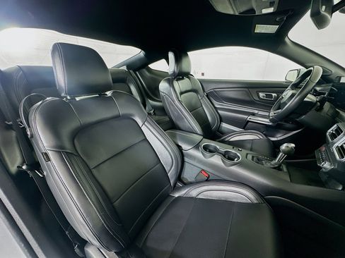Used 2025 Ford Mustang Premium image 27