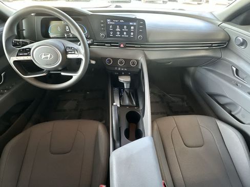 Used 2026 Hyundai Elantra SE FWD image 24
