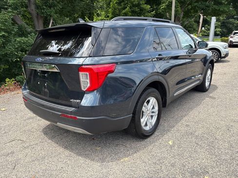 Used 2024 Ford Explorer XLT w/ Equipment Group 202A AWD/4WD image 8