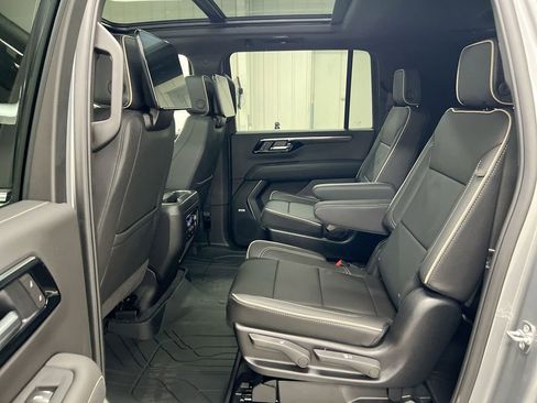 New 2026 Chevrolet Suburban Premier AWD/4WD image 24