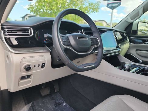Used 2022 Jeep Wagoneer Series II w/ Premium Group I AWD/4WD image 10