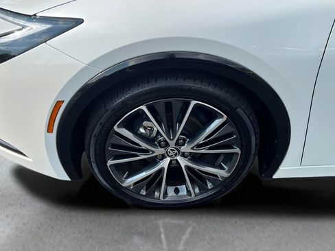 Certified 2025 Toyota Prius XLE FWD image 9