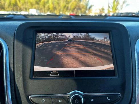 Used 2022 Chevrolet Equinox LT w/ Driver Convenience Package FWD image 13