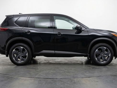 Used 2025 Nissan Rogue SV image 11