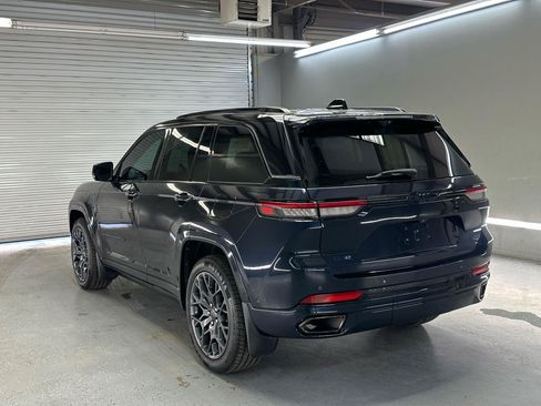 Used 2023 Jeep Grand Cherokee Summit AWD/4WD image 7