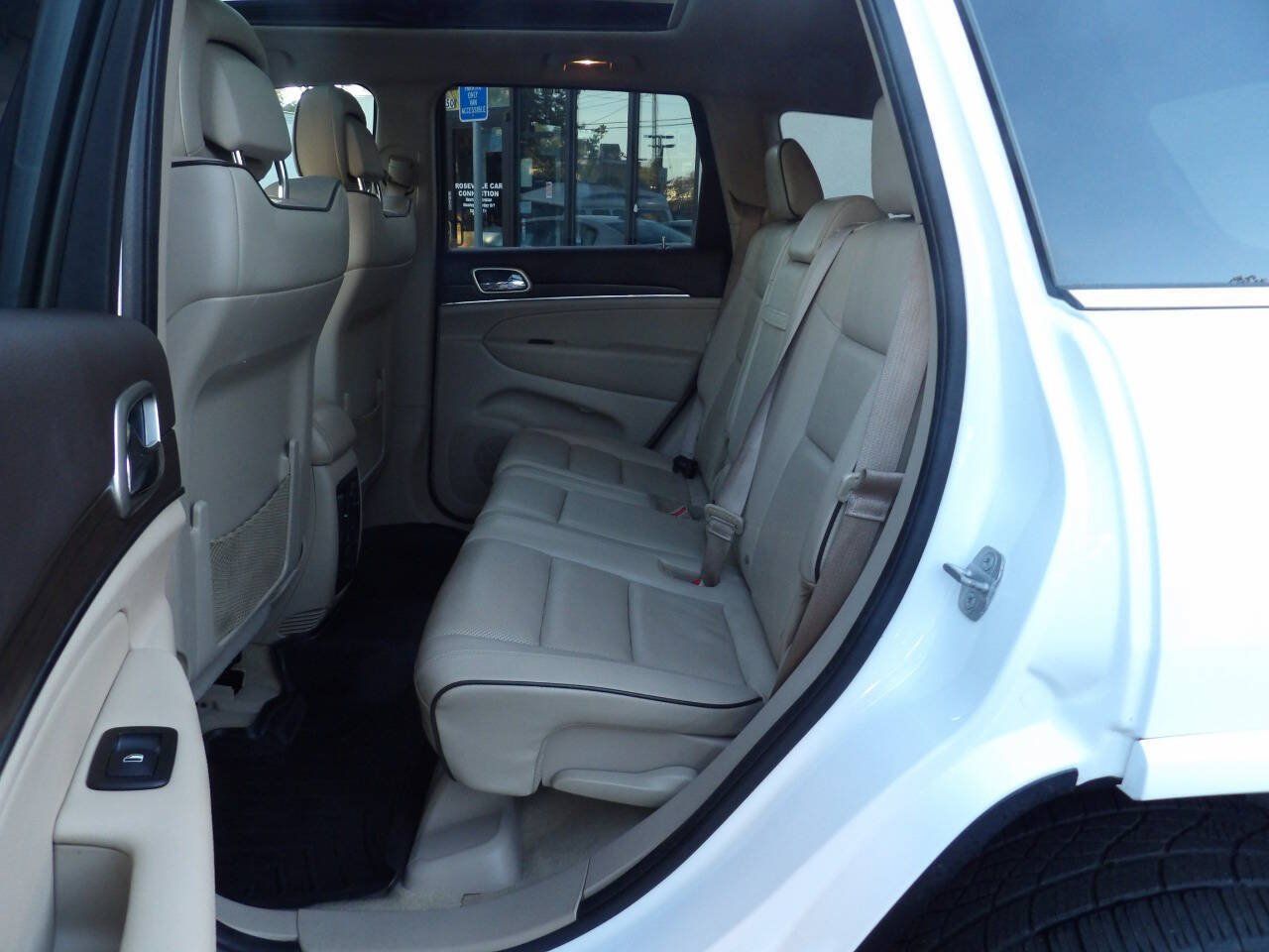 Used 2014 Jeep Grand Cherokee Overland w/ Advanced Technology Group AWD/4WD image 11