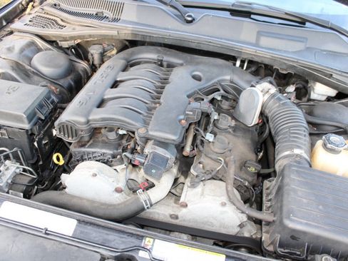 Used 2010 Dodge Challenger SE image 21