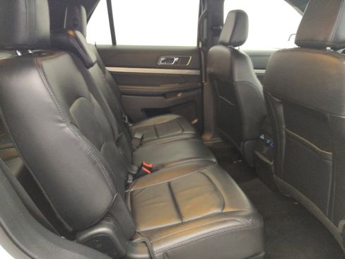 Used 2018 Ford Explorer XLT w/ Equipment Group 202A image 19