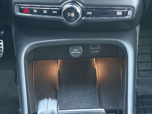 Used 2021 Volvo XC40 T4 R-Design w/ Advanced Package image 22