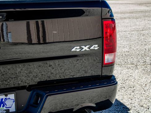 Used 2017 RAM 1500 Express AWD/4WD image 12