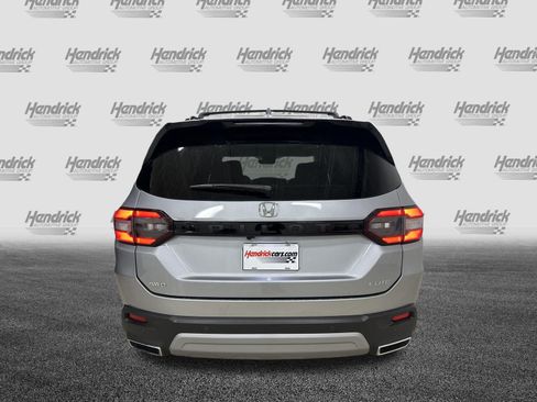 Used 2023 Honda Pilot Elite image 9
