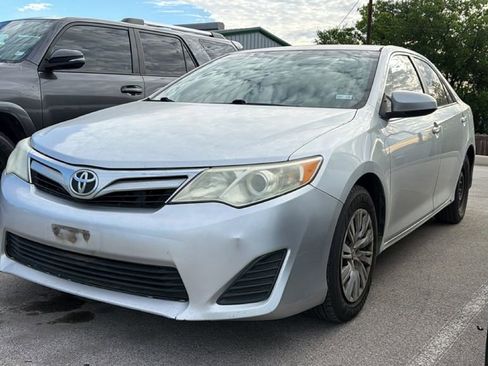 Used 2014 Toyota Camry LE image 13