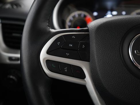 Used 2018 Jeep Cherokee Trailhawk w/ Cold Weather Group image 25