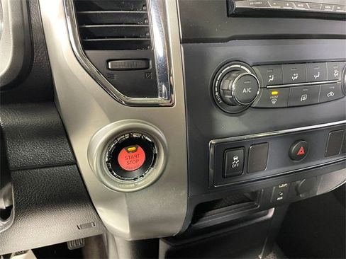 Used 2017 Nissan Titan SV image 9