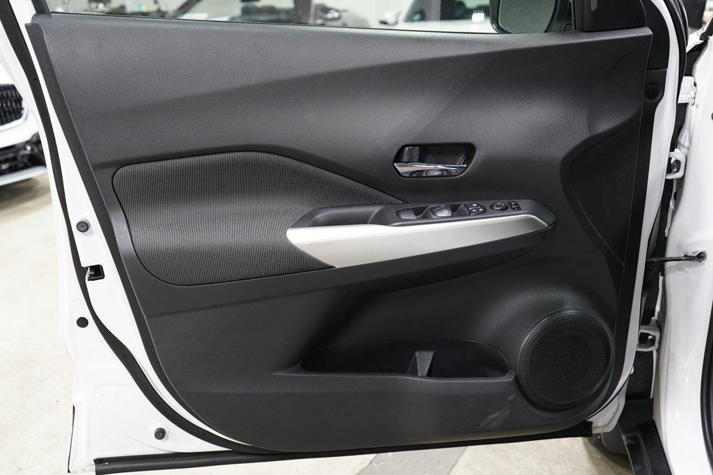 Used 2020 Nissan Kicks SV FWD image 9