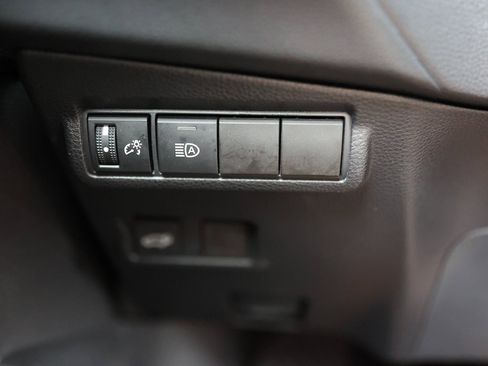 Used 2022 Toyota Corolla Cross XLE w/ Convenience Package image 34