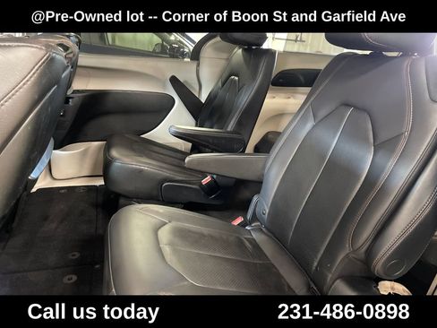 Used 2020 Chrysler Pacifica Touring-L Plus FWD image 26