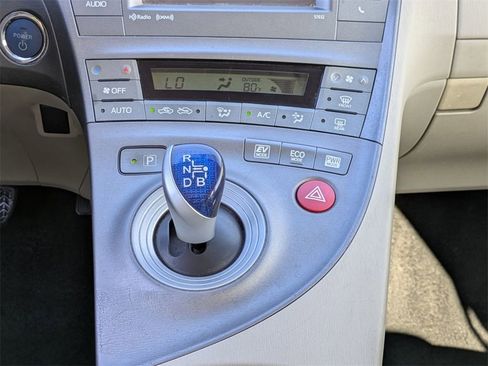 Used 2015 Toyota Prius Four image 18