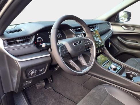 New 2025 Jeep Grand Cherokee L Altitude image 12