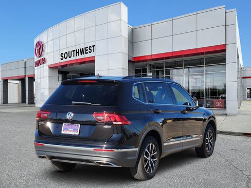 Used 2020 Volkswagen Tiguan SE w/ Panoramic Sunroof Package image 5
