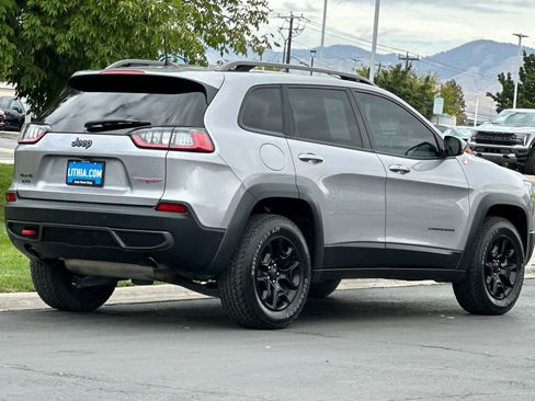 Used 2019 Jeep Cherokee Trailhawk AWD/4WD image 2