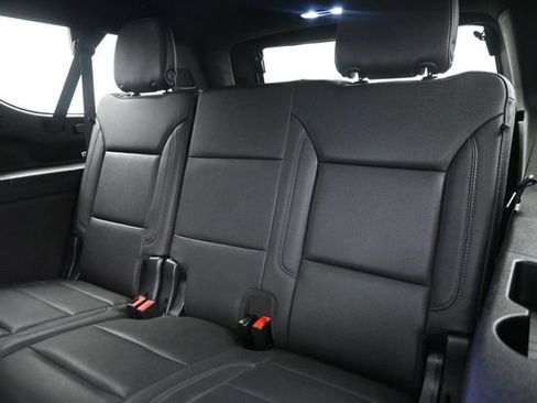 Used 2023 Chevrolet Suburban Z71 w/ Luxury Package AWD/4WD image 20