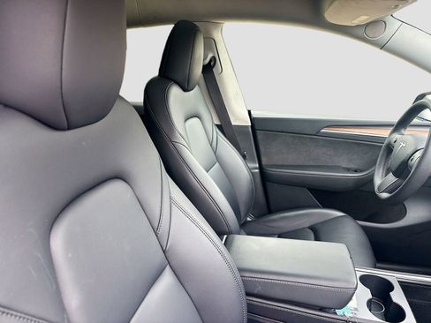 Used 2025 Tesla Model Y Long Range RWD image 27