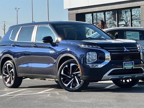 New 2025 Mitsubishi Outlander SE image 3