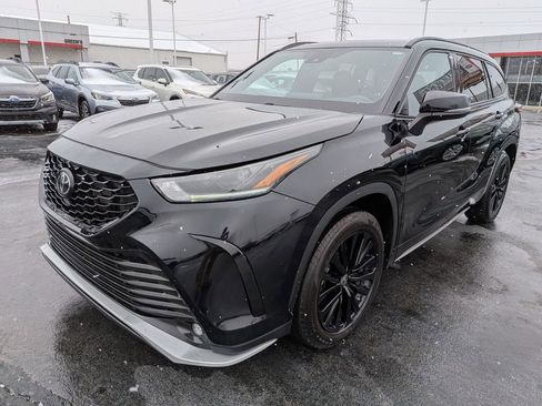 Certified 2024 Toyota Highlander XSE image 3