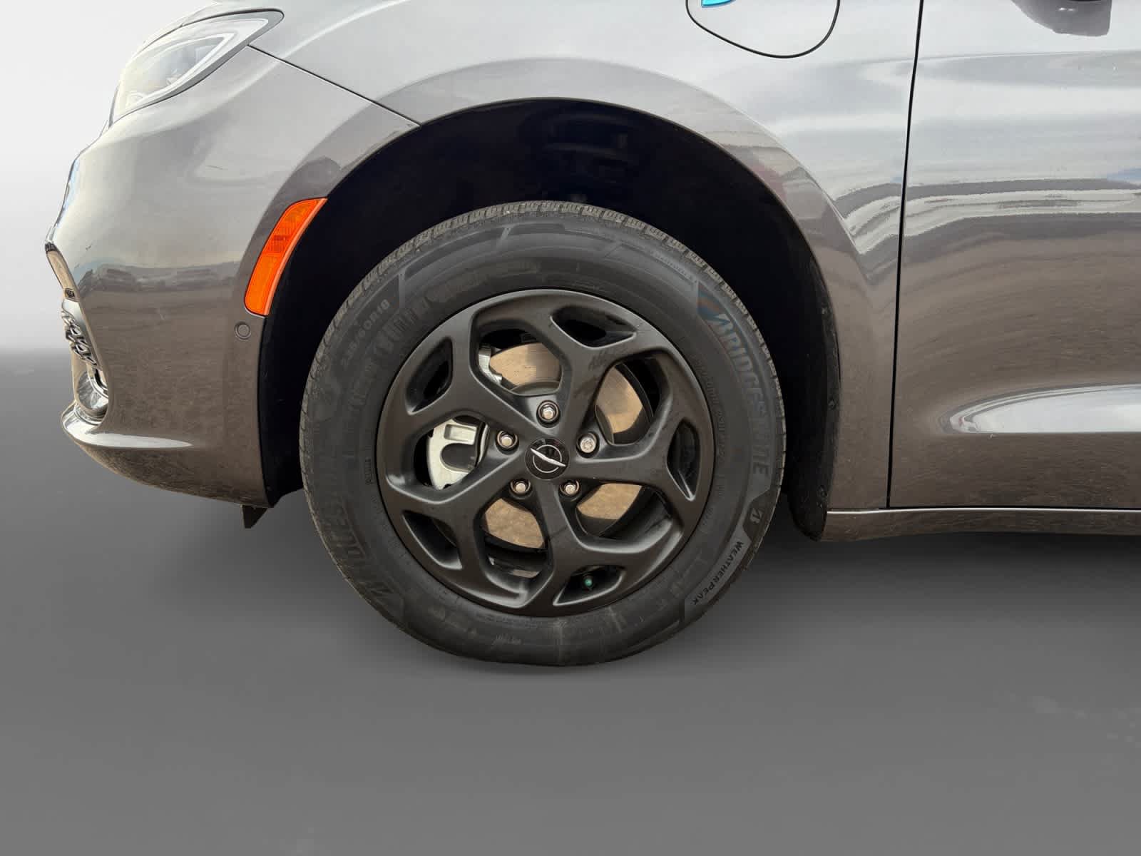 Used 2023 Chrysler Pacifica Limited w/ Uconnect Theater Family Group FWD image 21