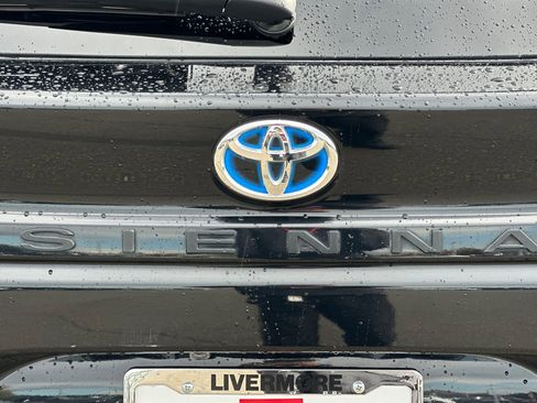 Used 2023 Toyota Sienna XLE image 49