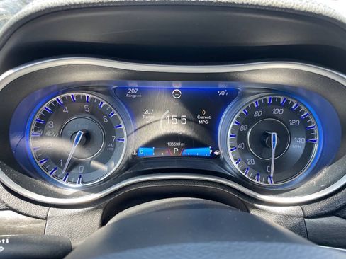 Used 2017 Chrysler 300 Limited RWD image 17