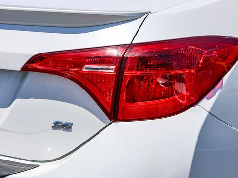 Used 2019 Toyota Corolla SE w/ SE Premium Package FWD image 25