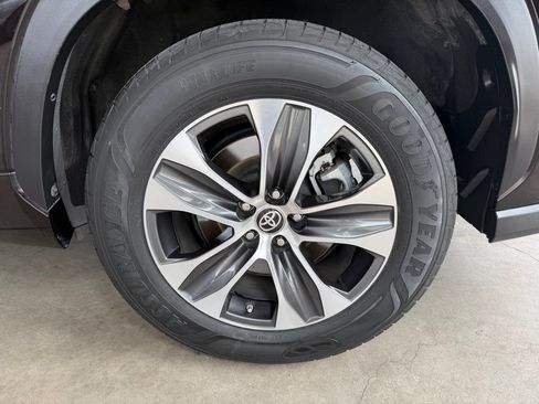 Used 2022 Toyota Highlander XLE FWD image 61