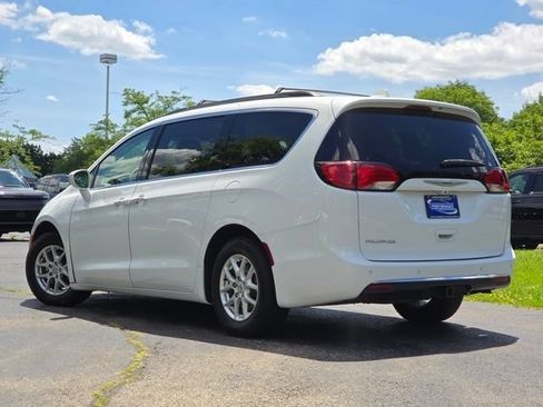 Used 2020 Chrysler Pacifica Touring FWD image 22