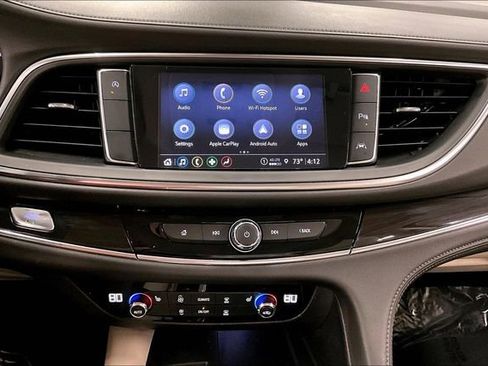 Used 2023 Buick Enclave Essence image 27