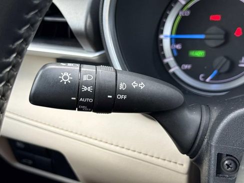 Used 2023 Toyota Highlander XLE image 27