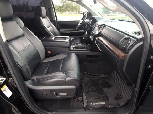Used 2018 Toyota Tundra Limited w/ Limited Premium Package AWD/4WD image 32