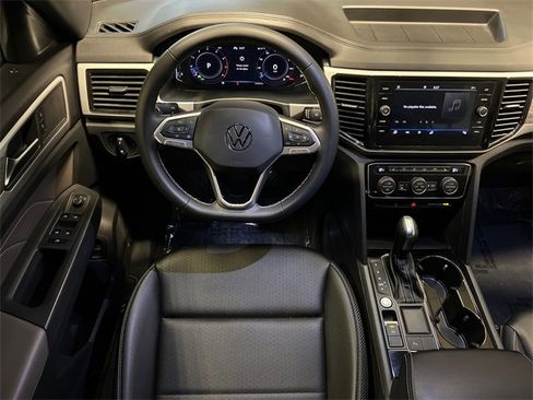 Used 2022 Volkswagen Atlas Cross Sport SE image 19