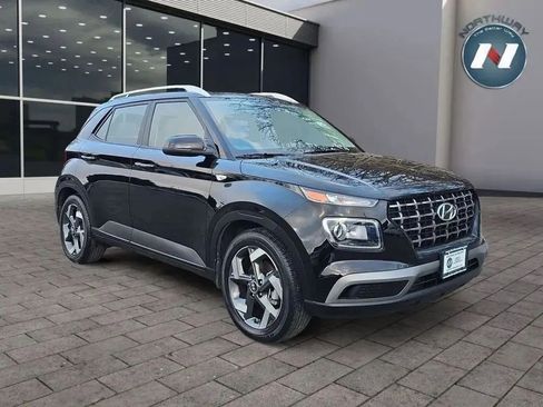 Used 2023 Hyundai Venue SEL image 7