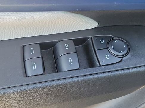 Certified 2025 Chevrolet Equinox EV LT image 20