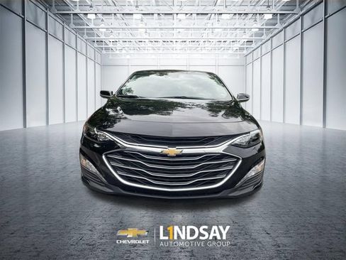 Used 2025 Chevrolet Malibu LT FWD image 3