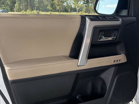 Used 2024 Toyota 4Runner Limited AWD/4WD image 9