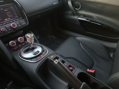 Used 2011 Audi R8 V10 image 24